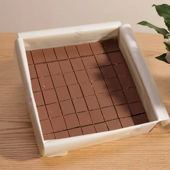 Hanoverian Caramel Chocolates Box | Delicate Flowers