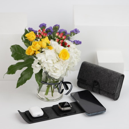 Mophie Travel Charger | Flowers Vase