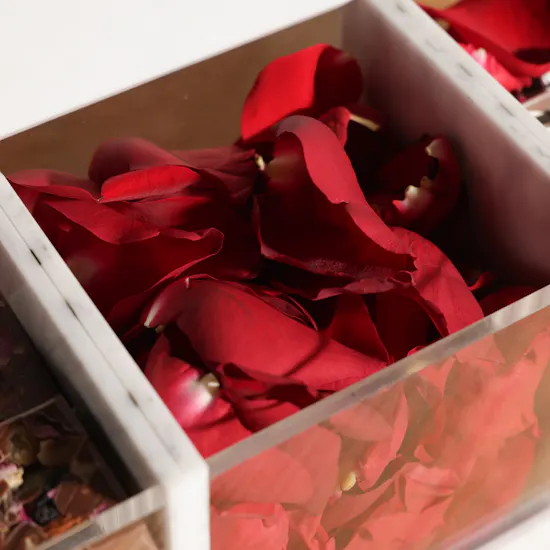 Floward Whisper of Roses Chocolate Boxes