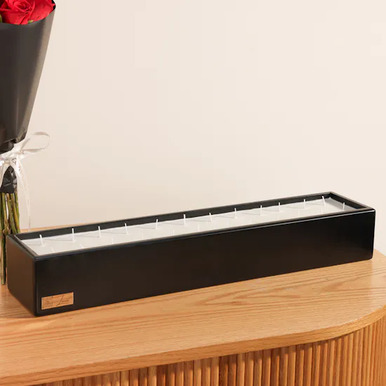 Lanai Noir Short Candle | Stunning Rose Bouquet