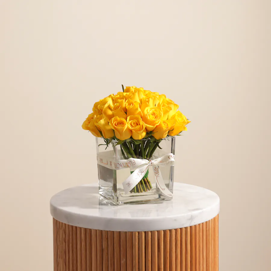 Golden Harmony Vase | 35 Roses 2