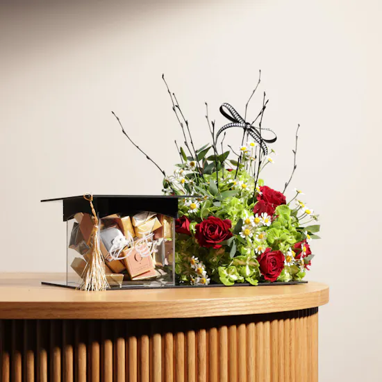 Ghazl Graduation Chocolates Hat | Flowers
