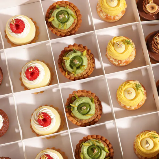 Patisserie by Guillermo Palomo Mini Bites Gift Box | Sunset Flowers Bouquet