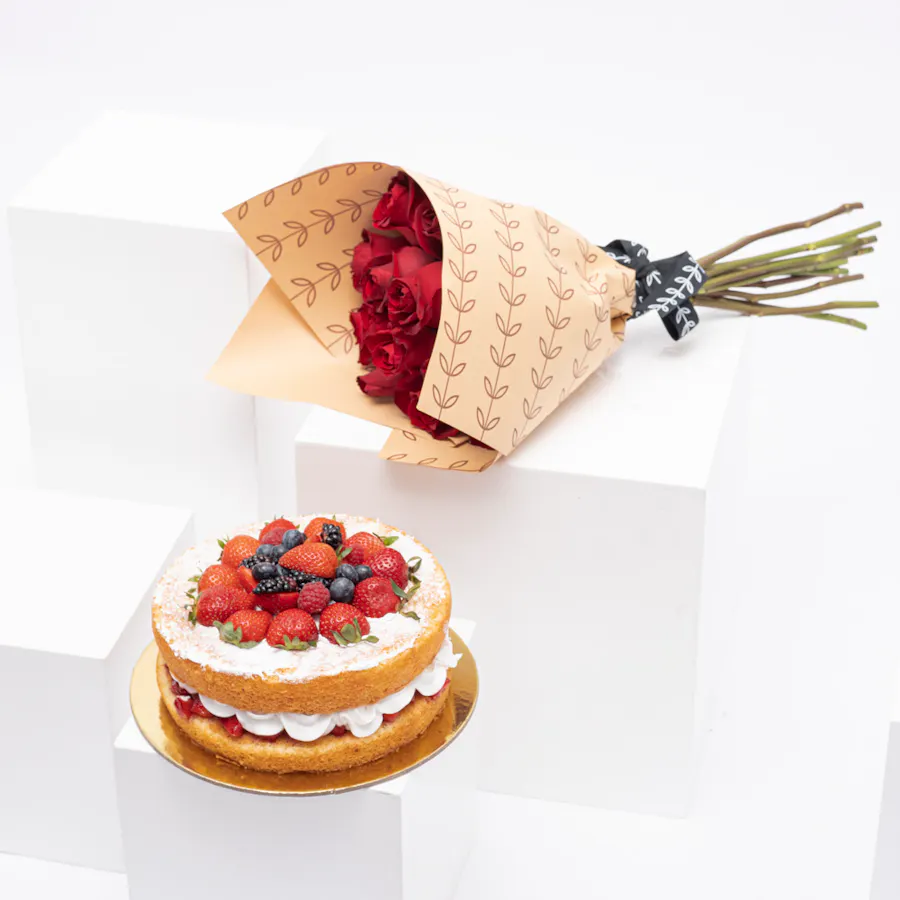 Sucre de Nada Cake with Red Roses 4