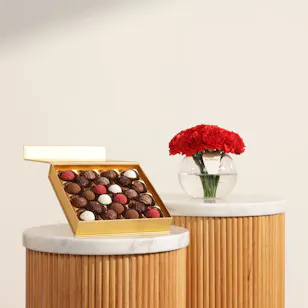 Bateel Gold Palm Mix Chocolates Box | Soft Presence Flowers Vase Bateel Gold Palm Mix Chocolates Box | Soft Presence Flowers Vase