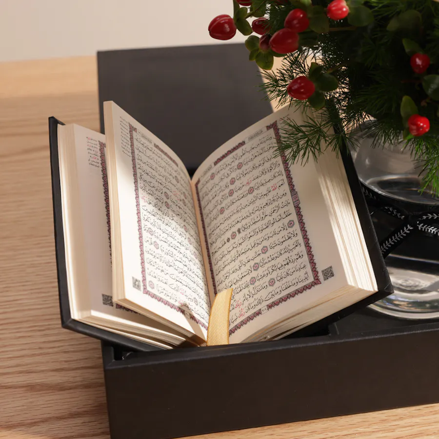 Quraan Box | Red Flowers 3