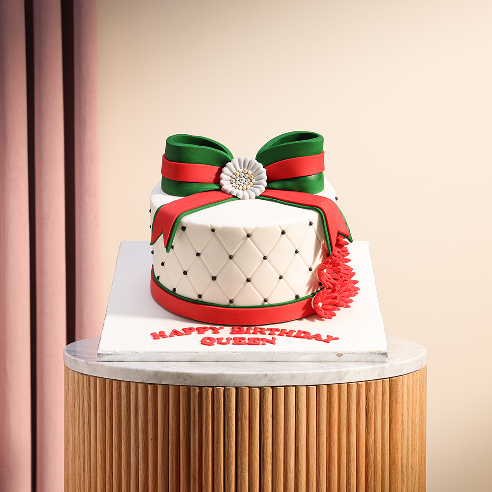 كيك يوم ميلاد سعيد يا ملكة من فلاورد