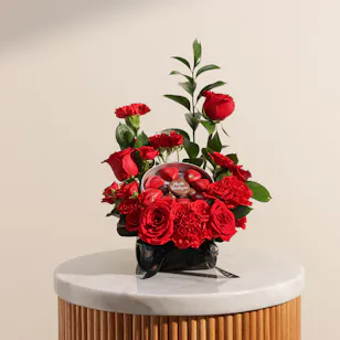 Haute Boutique Rounded Chocolates Box | Love Red Flowers Haute Boutique Rounded Chocolates Box | Love Red Flowers