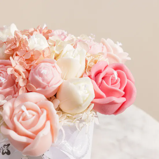 Lelido Medium Pink and White Rose Candle Bouquet | 150g