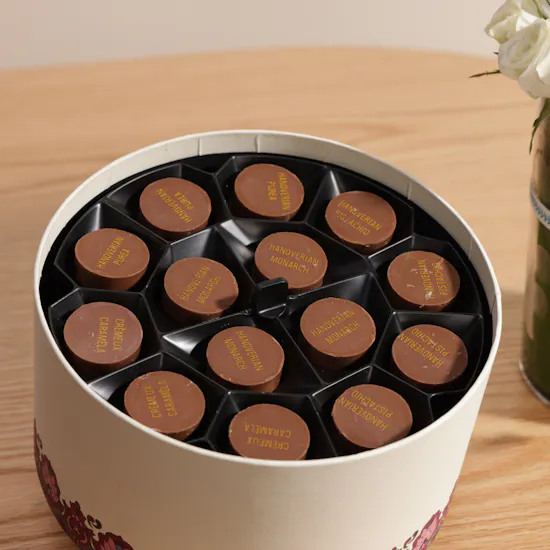 Hanoverian Chocolates Box | Soft Elegance Vase
