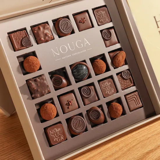 Nouga Happy Birthday Bonbon Chocolate Box | Shinny Roses Bouquet
