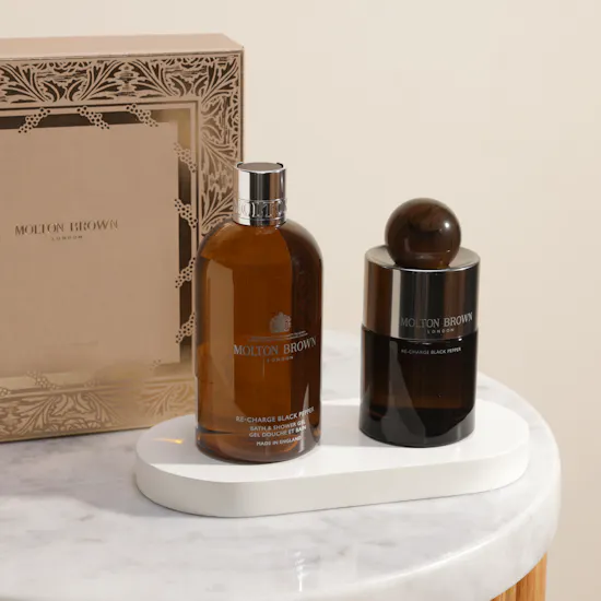 مجموعة عطور ريتشارج بلاك بيبر من مولتون براون