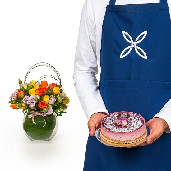 Huwaids Sweet Dream Cheesecake | Baby Rose Vase