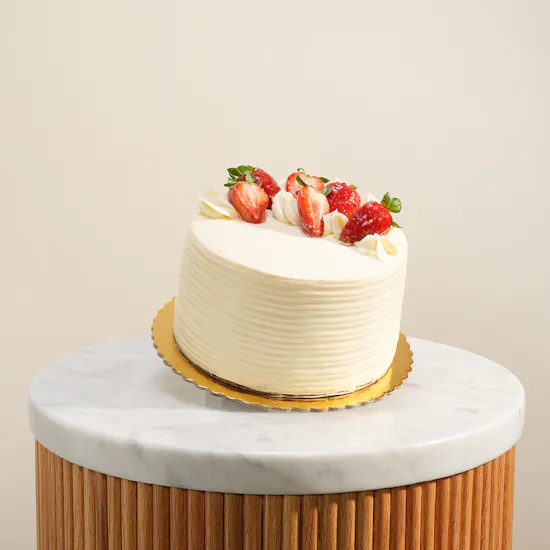 Floward Strawberry Cake