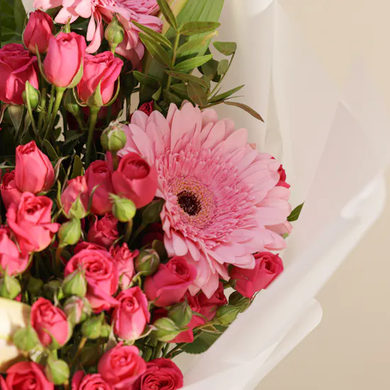 Abucci Chocolate Box | Sunny Delight Flowers Bouquet