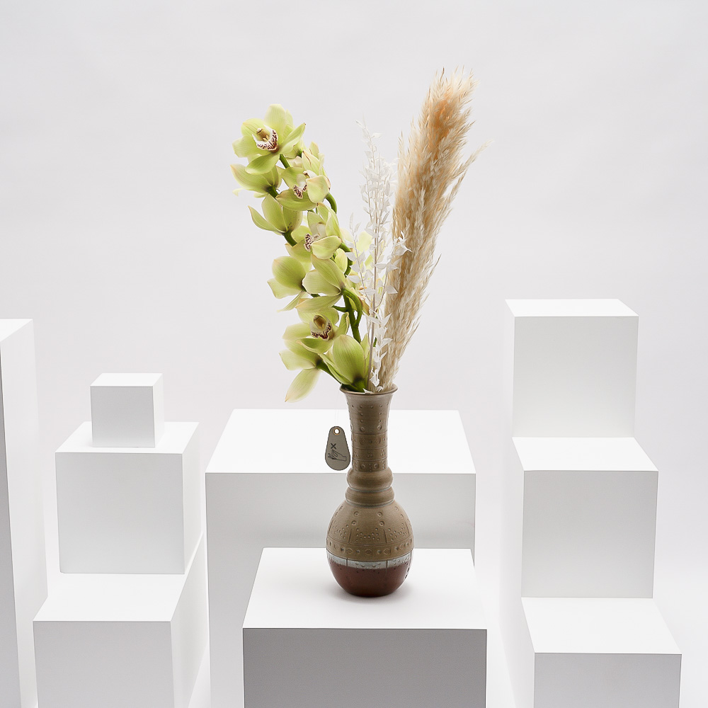 مزهرية السدو من  كيرا موس | أزهار ناعمة