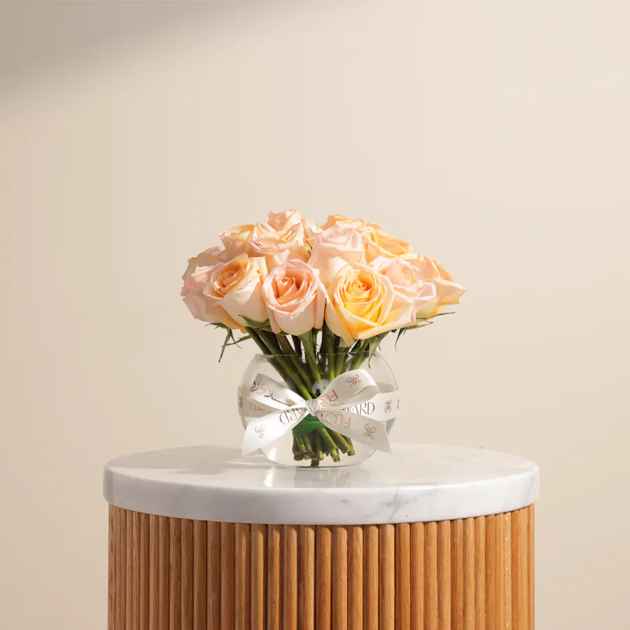 Graceful Peach Rose Vase | 25 Roses 1