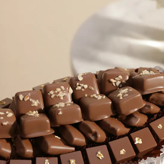 Floward Chocolate Oval Glass Tray | Happiness Flower Vase