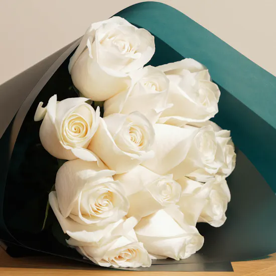 Bateel Qamara Box | White Roses