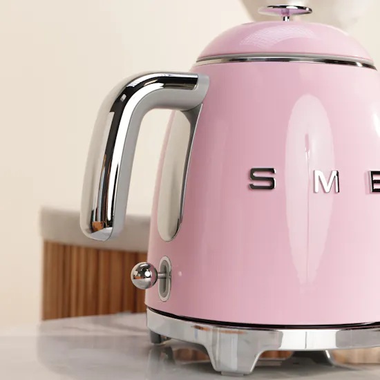 Smeg 50's Style Electric Mini Pink Kettle | Elegance Flowers Bouquet