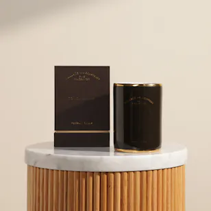 شمعة معطرة برائحة التونكا والفانيليا من والاس اند كو