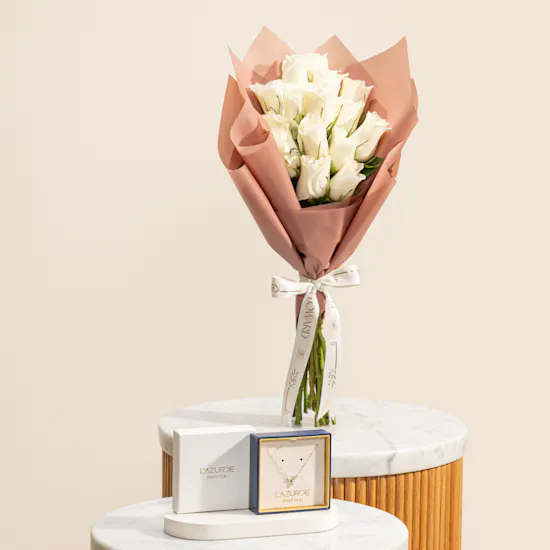 L'azurde R Letter Gold Necklace | Timeless Roses Bouquet