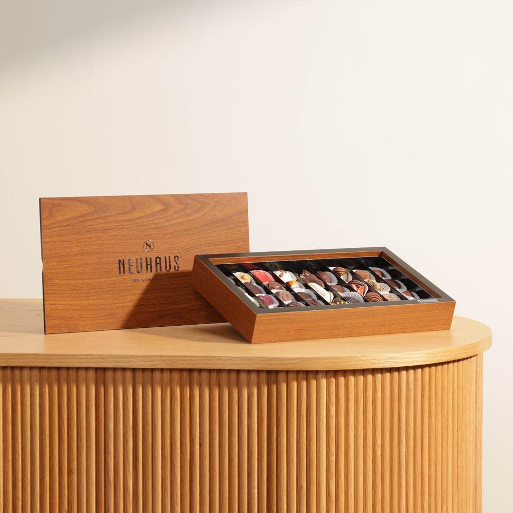 Neuhaus Wooden Hosting Box Masterpieces