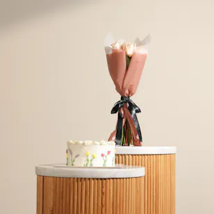 Koko Always on My Mind Elegant Cake | Peach Rose Bouquet