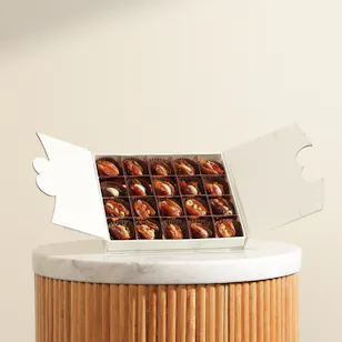 Floward Medium Stuffed Dates Box