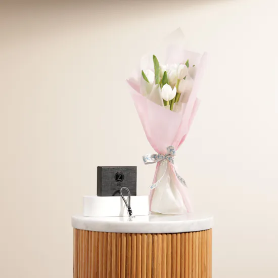 Zus Key chain Black & Silver | White Tulip Bouquet