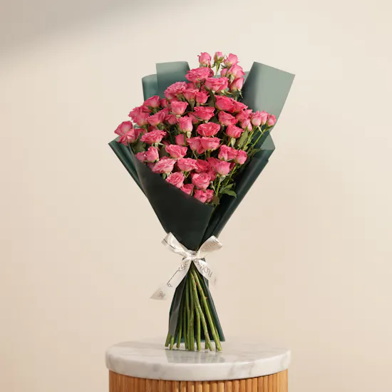 Striking Grace Flower Bouquet | 25 Flowers