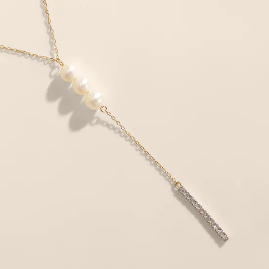 L’azurde Round Diamond & Pearl Women's Necklace