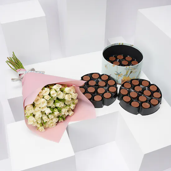 Hanoverian Mix Chocolate Box with Blooms Bouquet