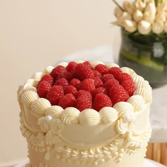 Laviviane Raspberry Vanilla Royal Cake | Glam Flower Vase