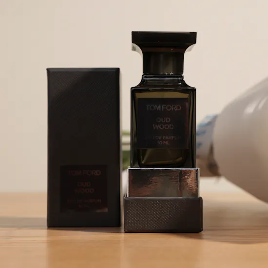 عطر عود وود من توم فورد | الكارنيشن
