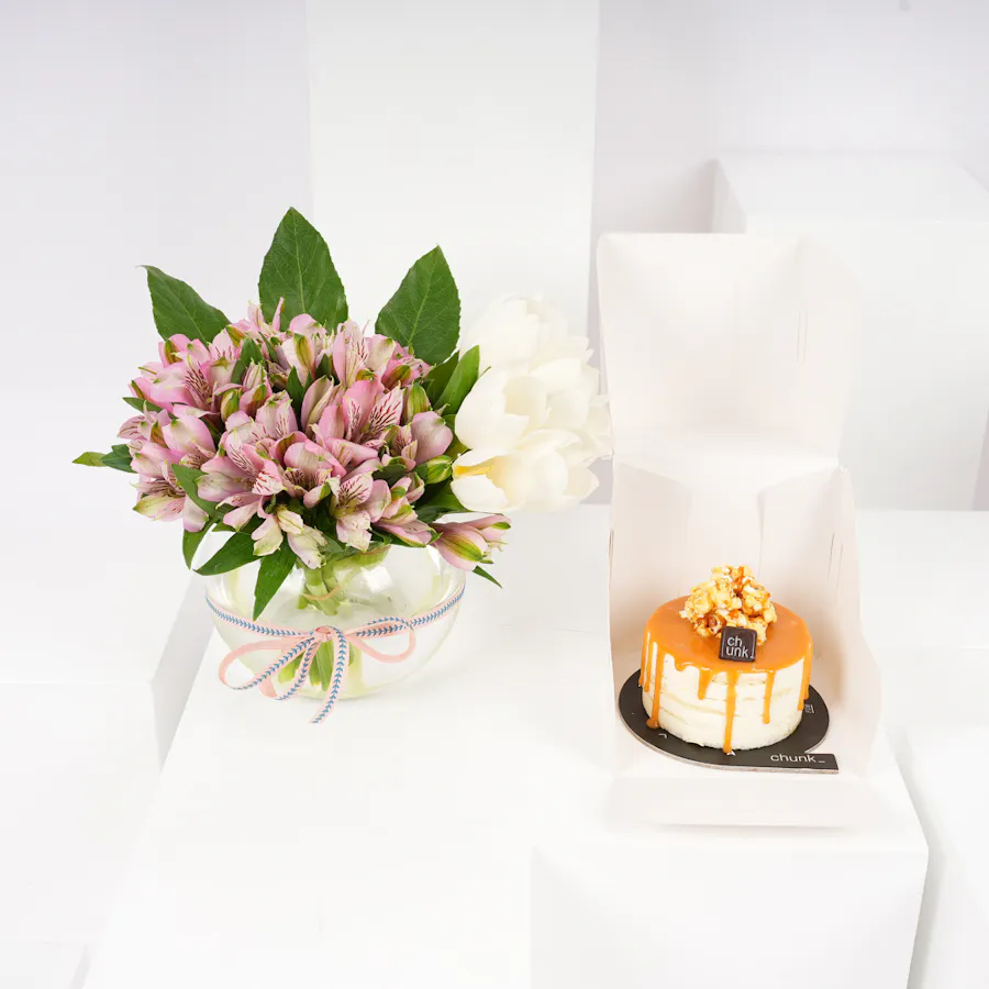 Chunk Salted Caramel Small Cake | Blooms Vase 5