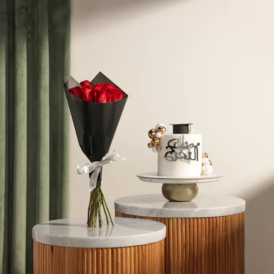 December Cake Elegant Graduation Cake | Soft Roses Bouquet