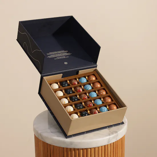 Nua Classic Signature Chocolate Box