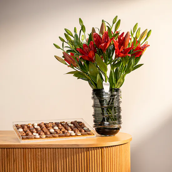 Läderach Praline Chocolates | Red Lilies