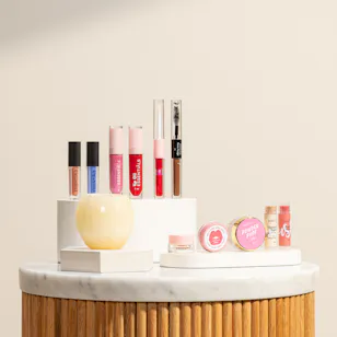 Essentiāls Cosmetics and Candle Holder Set