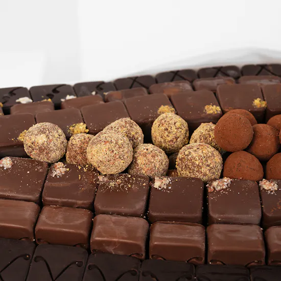 More Chocolate Maxi Perla Di Bianka Tray | Blooms