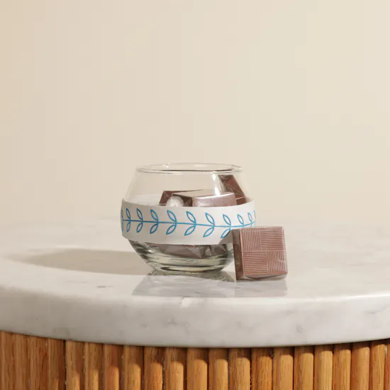 Floward Chocolate Vase | 12 Pieces