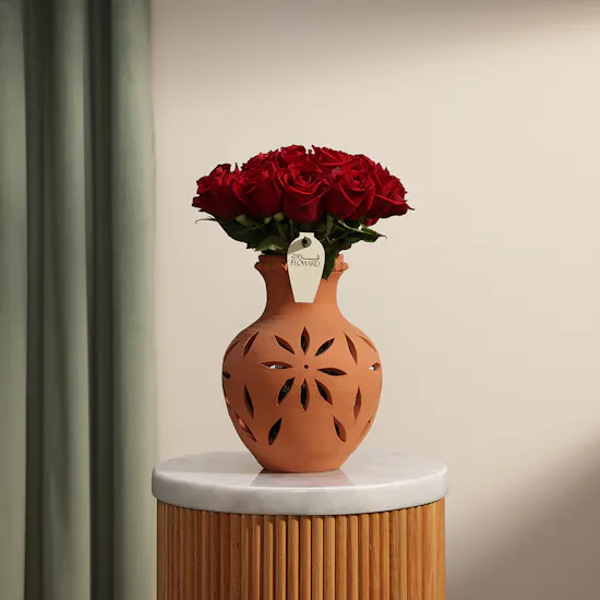 Scarlet Beauty Vase