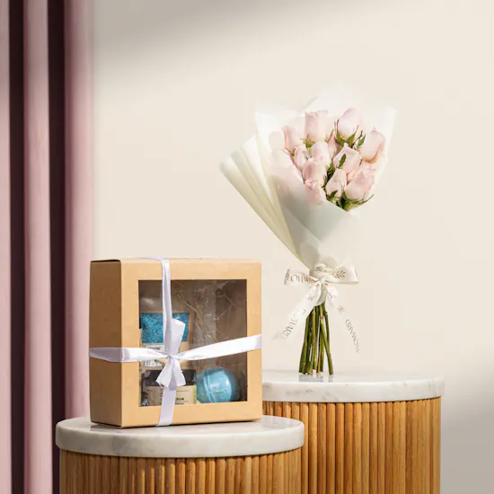 Areej Vanilla Beauty Set | Joy Moment Flower Bouquet
