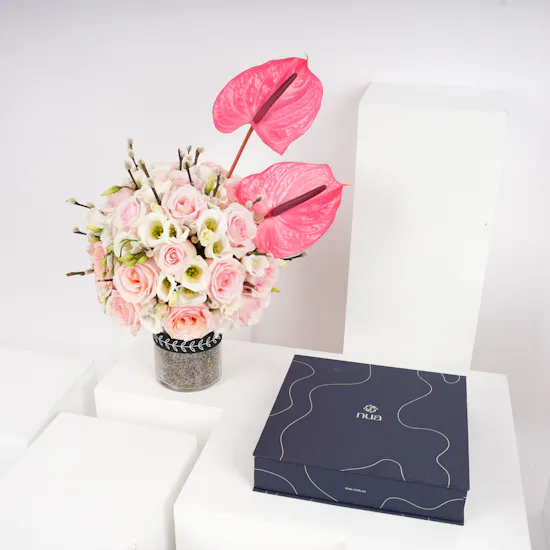 Nua Dates Signature Gifting Box | Light Pink Flowers