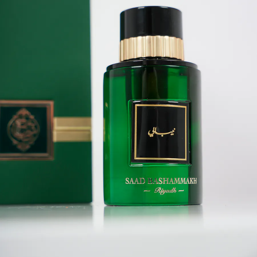 Saad Bashamakh 1\4 Tolah Dehn Oud Nepali | Alstroemeria 3