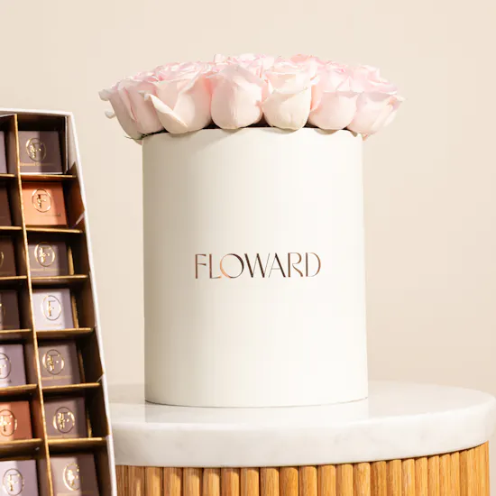 Fleur Mix Chocolates Box | Royal Elegance Flowers Arrangement
