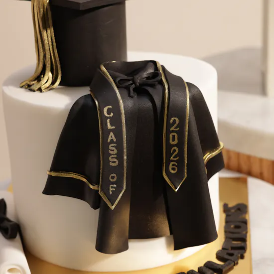 Floward Black and White Class of 2026 Graduation Cake | Shining Flowers Bouquet