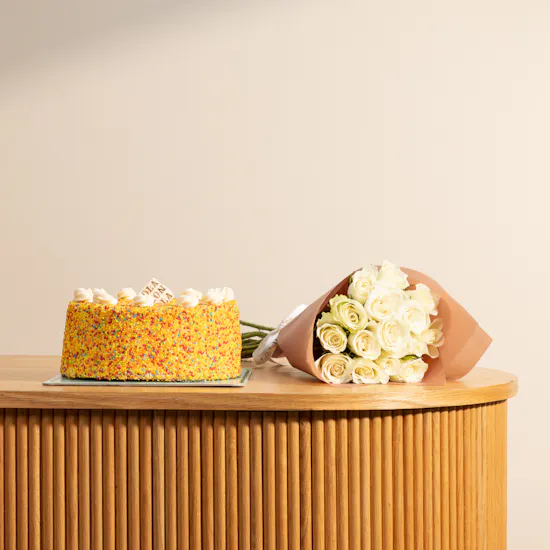 Nola Piniata Vanilla Cake | Stunning Flowers