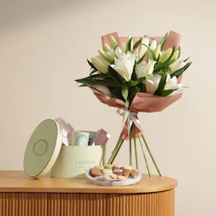 Ladurée Green Small Hamper Box | Natural Beauty Flowers Bouquet